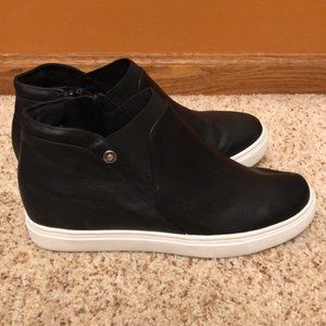 Yellow box sneakers. Size 7. New side zippers. No tags.